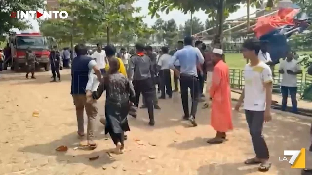 Bangladesh, sale a 27 il bilancio delle vittime dell’incidente aereo: tra loro 25 bambini