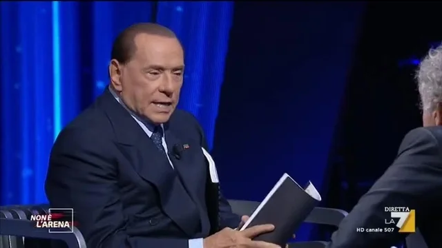Silvio Berlusconi a Non è L'Arena: 'Questo è il 730 ora, con la mia riforma sarà di una pagina'
