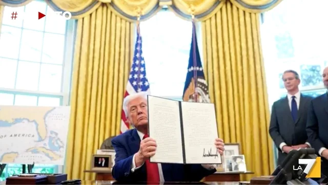 Trump abroga le normative di risparmio energetico: "Ho bisogno di tanta acqua per lavarmi i miei splendidi capelli"
