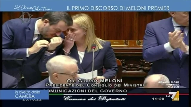 "Così finiamo alle tre", il siparietto tra Meloni e Salvini alla Camera