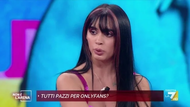 Onlyfans, Emy Buono: "Non mi s***o nessuno" Adinolfi: "ti stai prostituendo"
