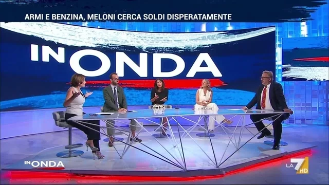Marianna Aprile incalza Pina Picierno: "Né di qua né di là? Sarete inutili..."