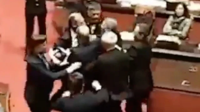 Rissa sfiorata in Aula tra un Senatore di Fratelli d'Italia e uno del M5s
