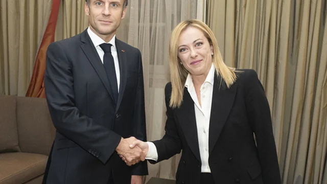 Scintille Meloni-Macron: "Inopportuno l'invito a Zelensky". Il presidente francese non commenta