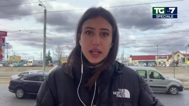 Ucraina, Cecilia Sala: "A Kiev la popolazione è scesa in strada con le armi, si tratta di una guerra partigiana"