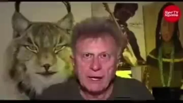 Red Ronnie e il complotto della pompa di benzina: "Capito come funziona?"