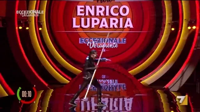 Enrico Luparia, ballerino di lap dance