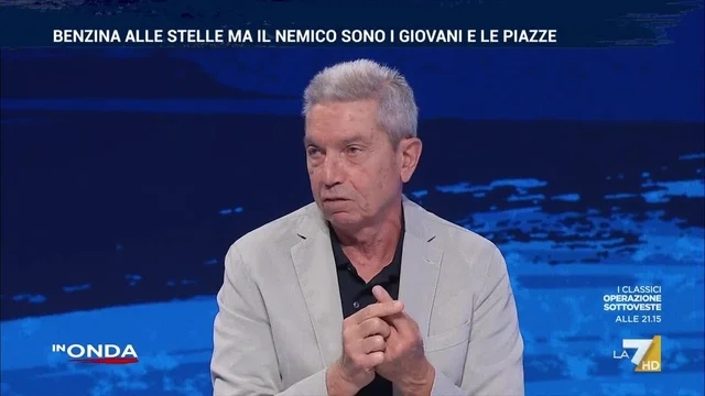 Scontri a Bologna, Padellaro incalza il centrosinistra: "Ci vuole una presa di posizione forte"