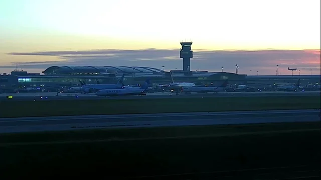 Chiuso l’aeroporto di Monaco per droni non identificati, Germania si difende: “Abbatteteli”