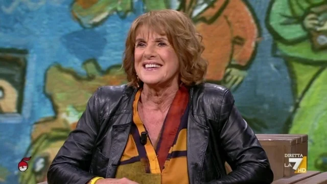 Lella Costa: “Stiamo ancora riducendo la donna al suo ruolo di madre”