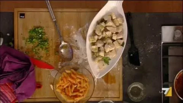 Spezzatino di pesce spada e penne all'arrabbiata