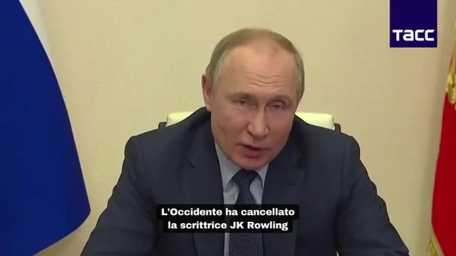 Putin denuncia la "cancel culture" dell'Occidente: "Hanno cancellato J.K. Rowling, ora stanno provando a cancellare la Russia"