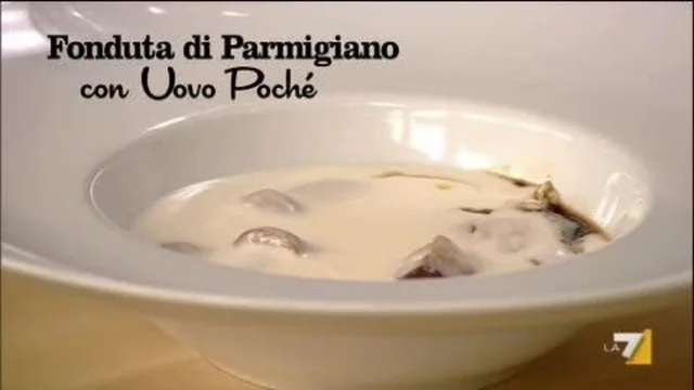 Fonduta di parmigiano con uovo pochè