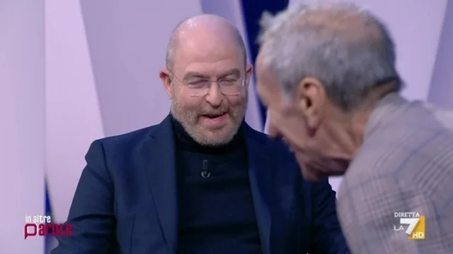 Vecchioni: "Mi opero martedì...", poi la battuta di Gramellini e Vecchioni si alza e se ne va scherzosamente
