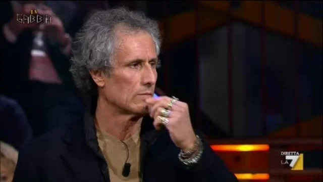 Paolo Barnard: 'ecco come uscire dalla crisi'