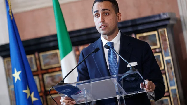Ucraina, Di Maio: "Ambasciata a Kiev effettua prove di evacuazione e chiede agli italiani di lasciare il Paese, ma resta aperta"