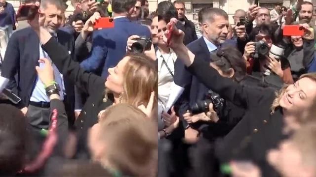 Meloni, la scolaresca chiede un selfie: la reazione della premier