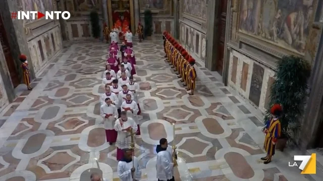 I cardinali entrano in Cappella Sistina: ha inizio il Conclave