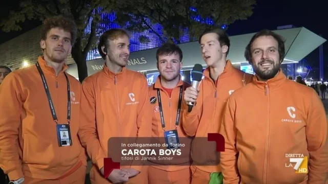 Conosciamo i celebri 'carota boys', i tifosissimi di Jannik Sinner