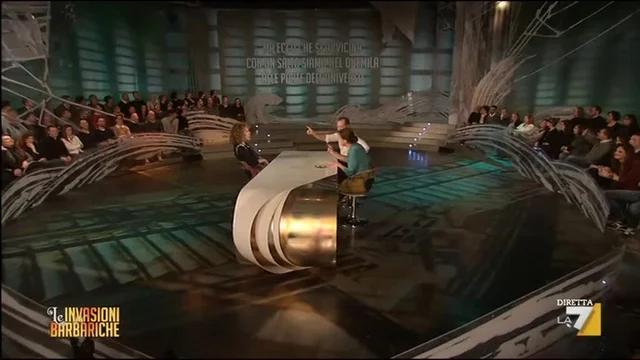 Daria, Valeria Golino e Fabio Volo cantano "Telefonami tra vent'anni" di Lucio Dalla