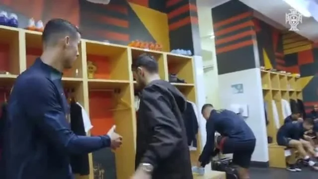 Gelo tra Cristiano Ronaldo e Bruno Fernandes: il video