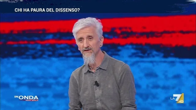 Caso Fakir, Ascanio Celestini commenta le immagini: "Io ho pensato a Federico Aldrovandi"
