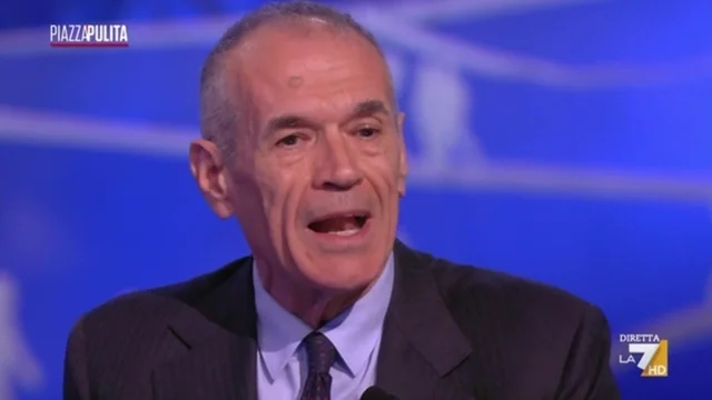Perché tagliare le accise può essere un problema? L’analisi dell'economista Carlo Cottarelli