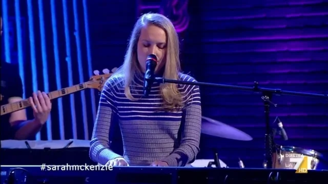 Sarah McKenzie a Propaganda Live con la sua "Corcovado"