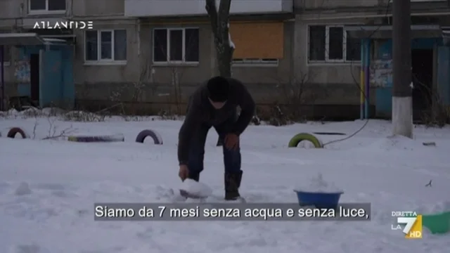 Ucraina, le terribili immagini della guerra in Donbass. Il reportage di Francesca Mannocchi