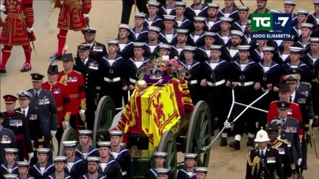 Addio Regina Elisabetta: le immagini del corteo funebre