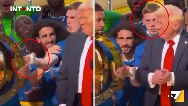 Trump ruba la scena al Chelsea, Palmer lo guarda e chiede: “Cosa sta facendo?”