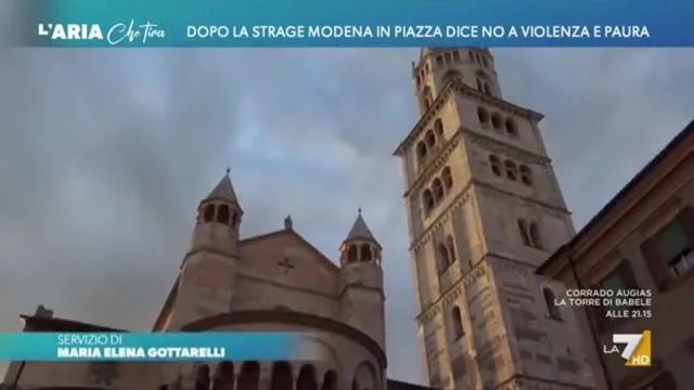 Auto sulla folla: dopo la strage, Modena in piazza dice no a violenza e paura