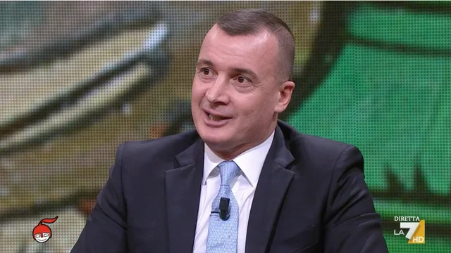 Casalino attacca Renzi: "Ci saranno capitoli nei libri di storia per i successi di Conte e paragrafetti per altri Presidenti"
