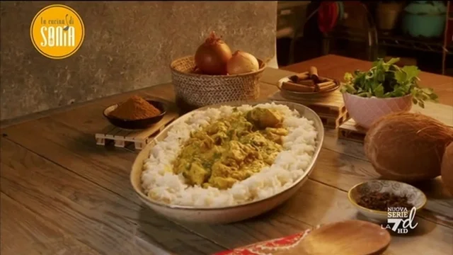 Pollo al curry con yogurt senza lattosio e riso pilaf