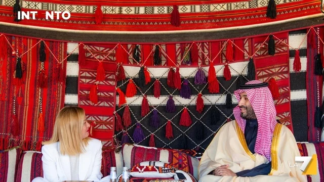 Meloni in missione da Bin Salman: un anno fa ironizzava chiedendo 'aiuto' a Renzi