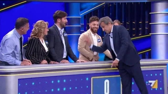 "Ha ancora le foto del suo ex..."