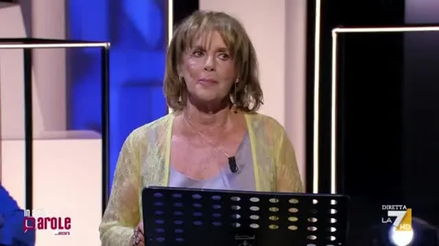 Stanca di Guerra, il monologo di Lella Costa e l'intervista completa