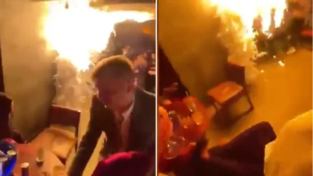 L'albero di Natale prende fuoco nel ristorante: panico tra la folla