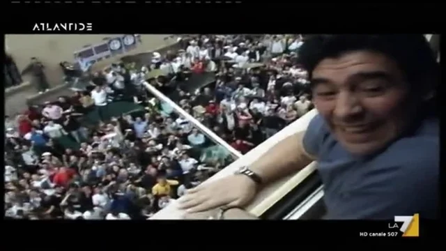 Maradona by Kusturica, il ritorno a Napoli: l'abbraccio della città