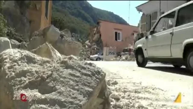 Ischia: edifici pubblici inagibili ma il vicesindaco se la prende con i giornalisti