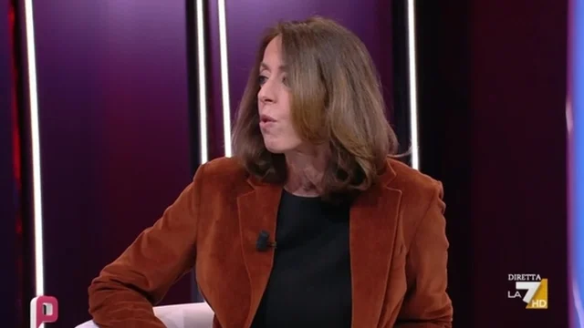 Alessandra Sardoni ricostruisce la vicenda del Ministro Crosetto a Dubai