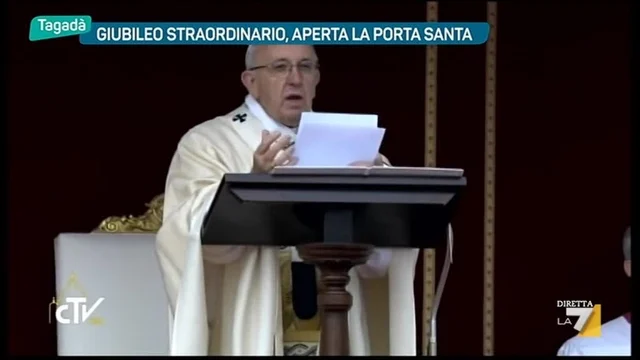 Giubileo straordinario, aperta la porta santa