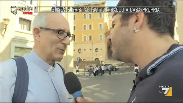Chiesa e cristiani sotto attacco a casa propria