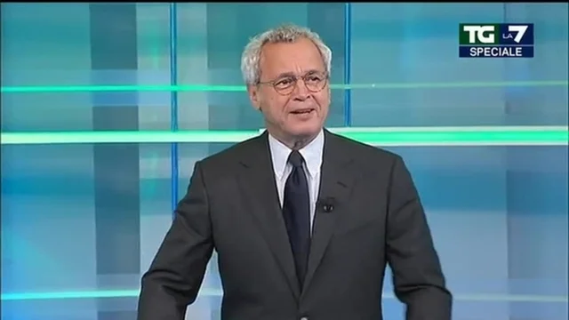 Enrico Mentana scherza in studio: 'Mi hanno rubato il caricabatteria'