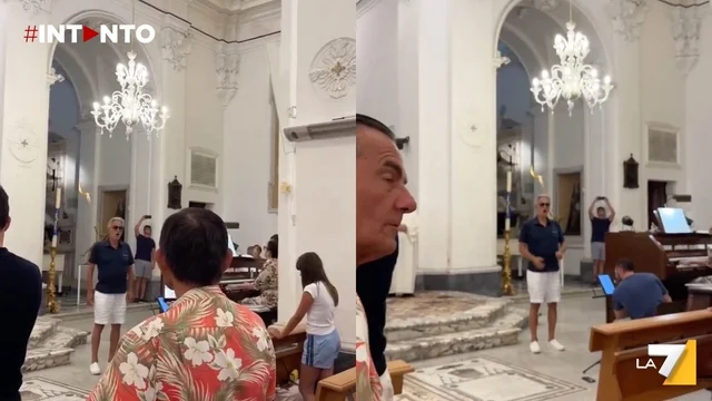 Andrea Bocelli canta a sorpresa l’Ave Maria di Schubert durante la messa a Capri