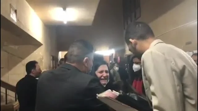 Patrick Zaki scarcerato: il pianto di gioia della madre e della sorella