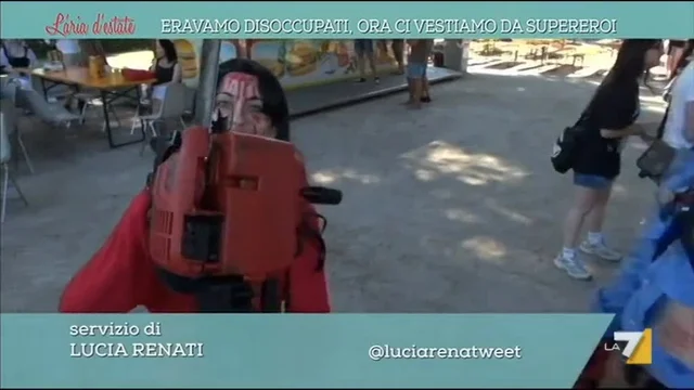 Eravamo disoccupati, ora ci vestiamo da supereroi