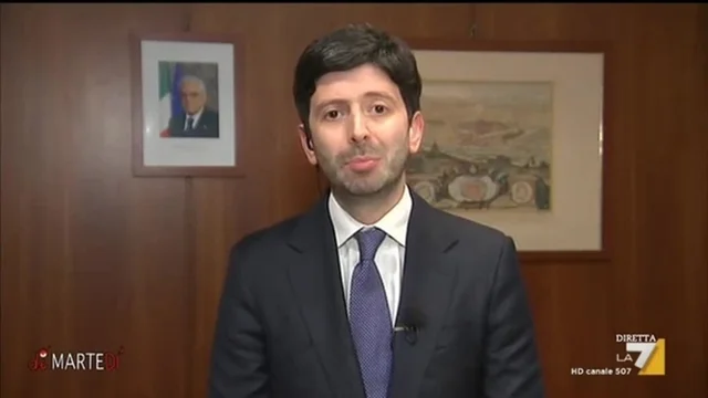 Italia zona protetta, Roberto Speranza: "Non uscire se non necessario"