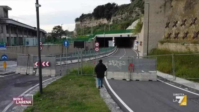 Pozzuoli, galleria costata 154 milioni di euro rimasta chiusa e con le luci accese