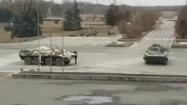 Ucraina: i carri armati russi entrano a Chernobyl